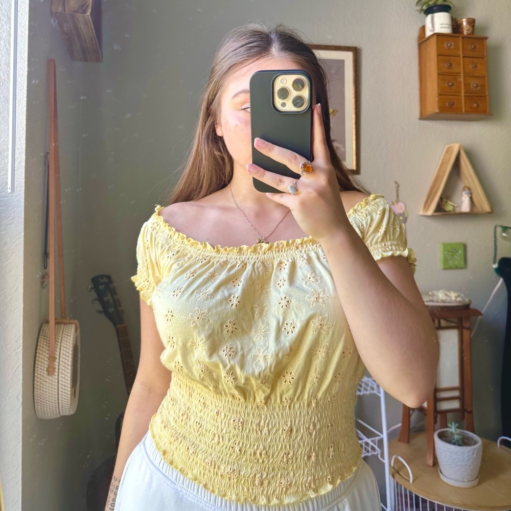 Yellow top - Picture 2 of 8